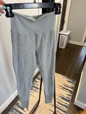 ALO Yoga Heathered Light Gray Ribbed Waist Leggings